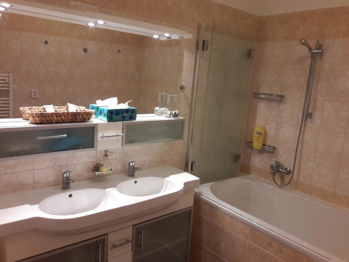 Vinohrady Garden Apartment Prague